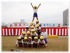 幼少年クラブ員による演技