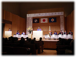 挨拶をする高橋則子会長